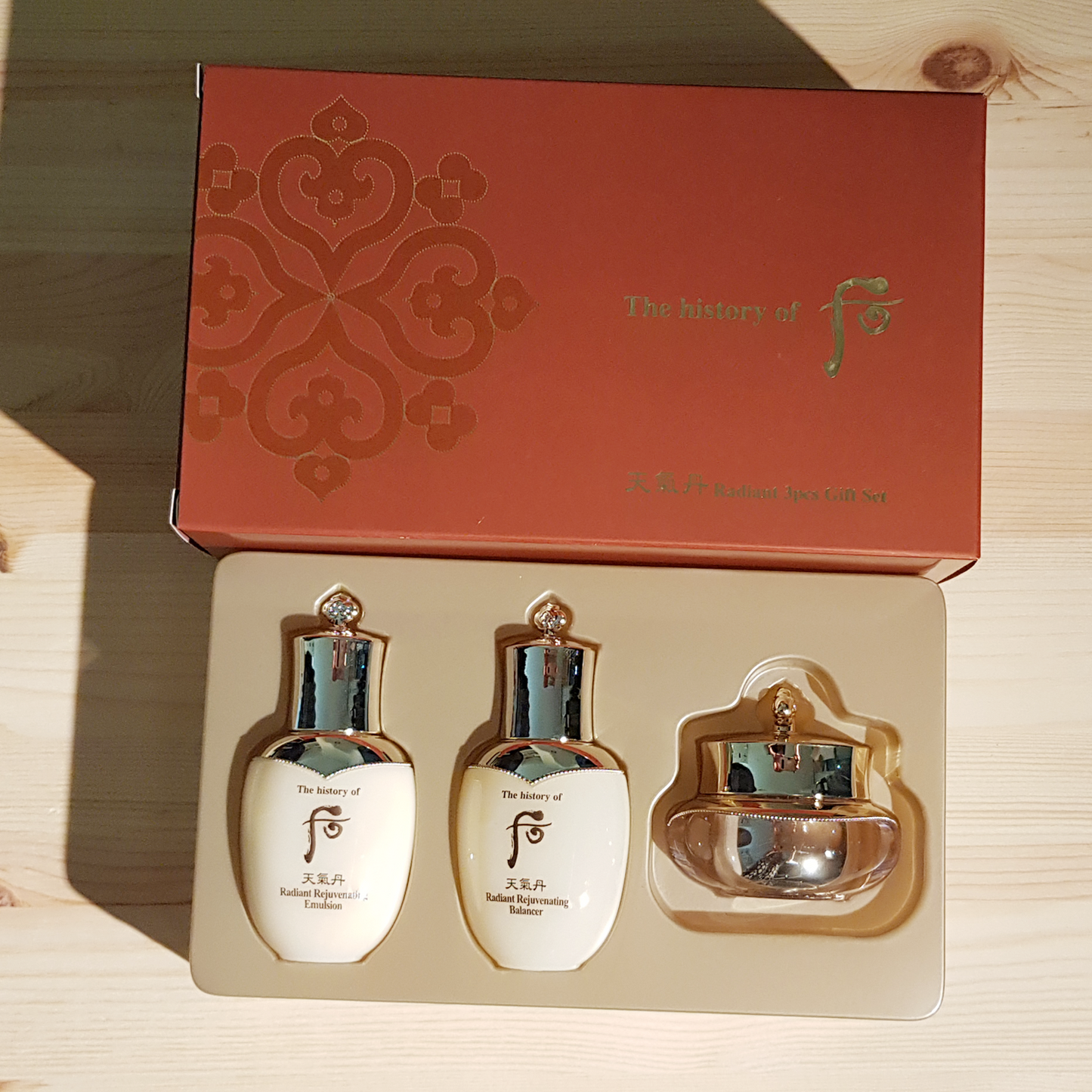 The History of Whoo Cheongidan Radiant 3pcs Gift set /Toner+Emulsion+Cream